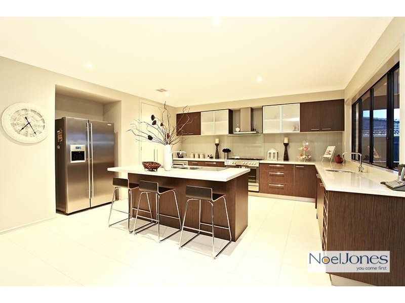 2 Ware Place, Berwick VIC 3806