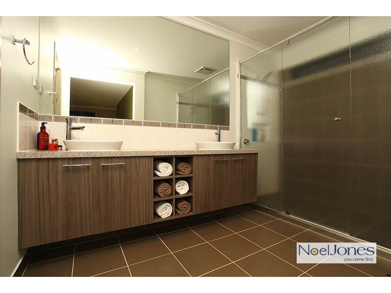 2 Ware Place, Berwick VIC 3806