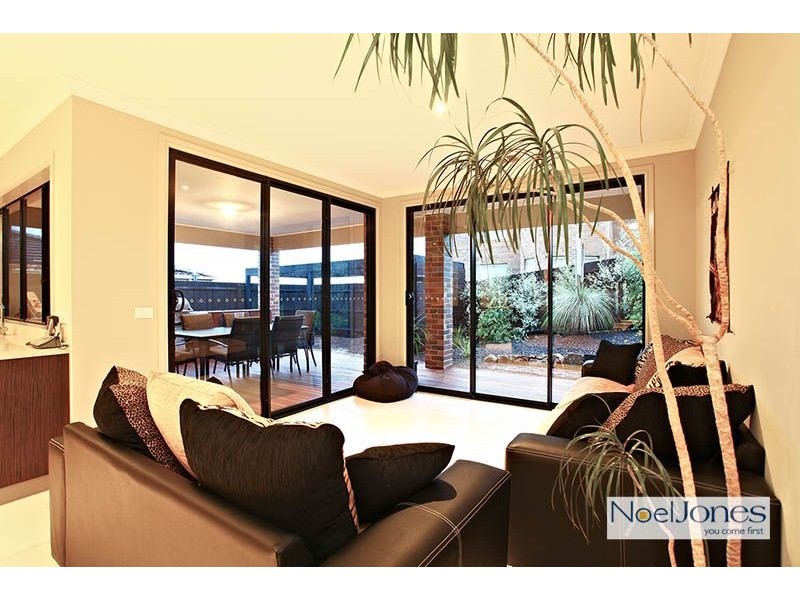 2 Ware Place, Berwick VIC 3806