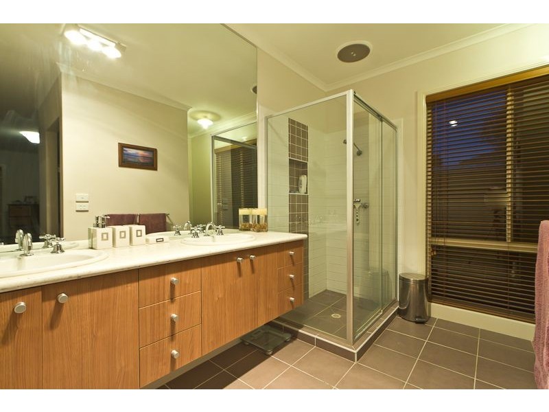1 Glasshouse Court, Berwick VIC 3806