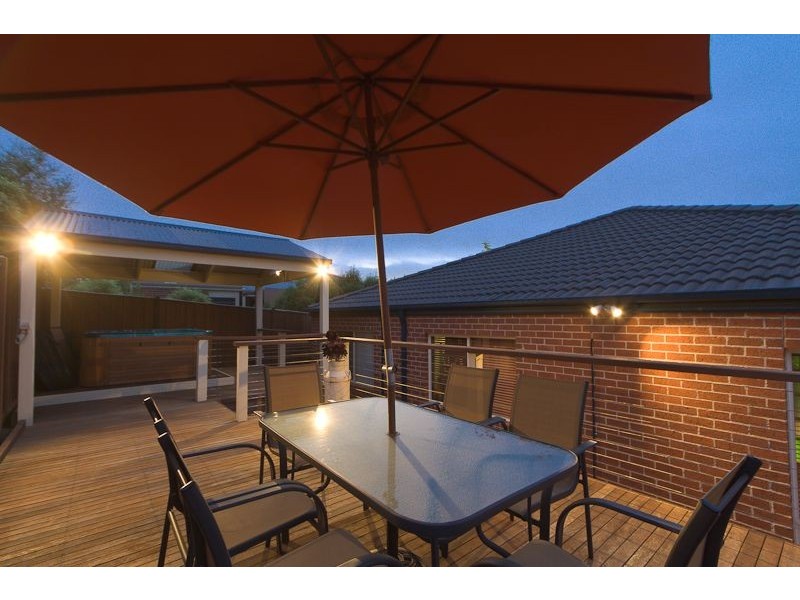 1 Glasshouse Court, Berwick VIC 3806