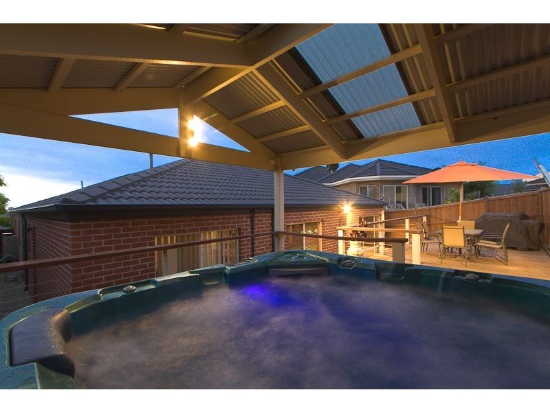 1 Glasshouse Court, Berwick VIC 3806