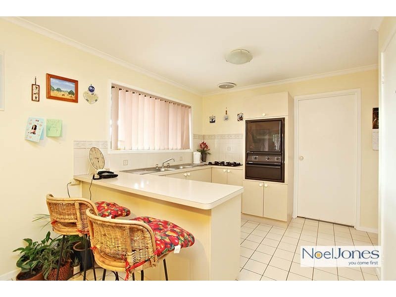 4 Stanton Close, Narre Warren South VIC 3805