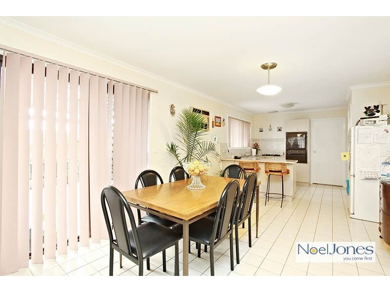 4 Stanton Close, Narre Warren South VIC 3805