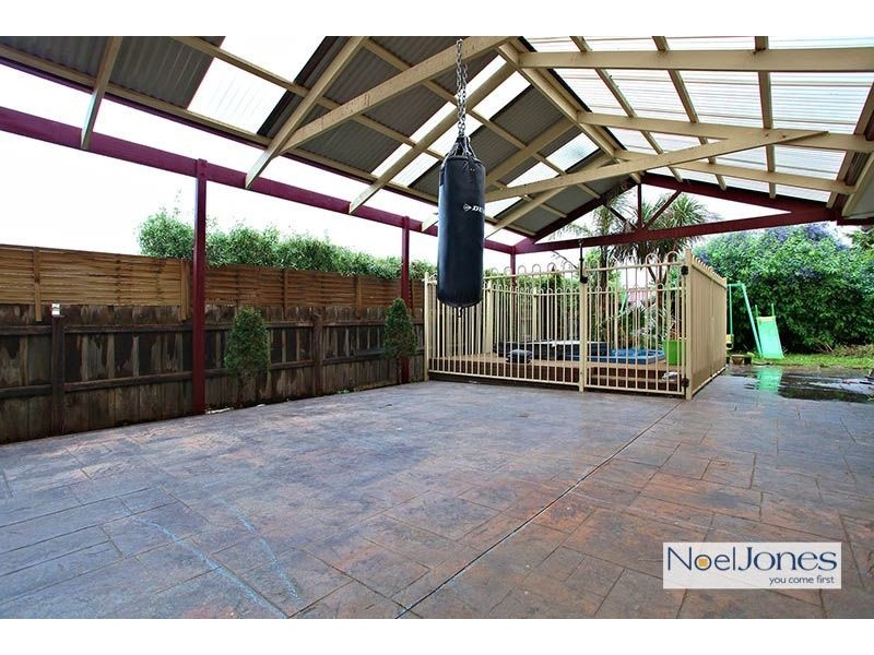 4 Stanton Close, Narre Warren South VIC 3805