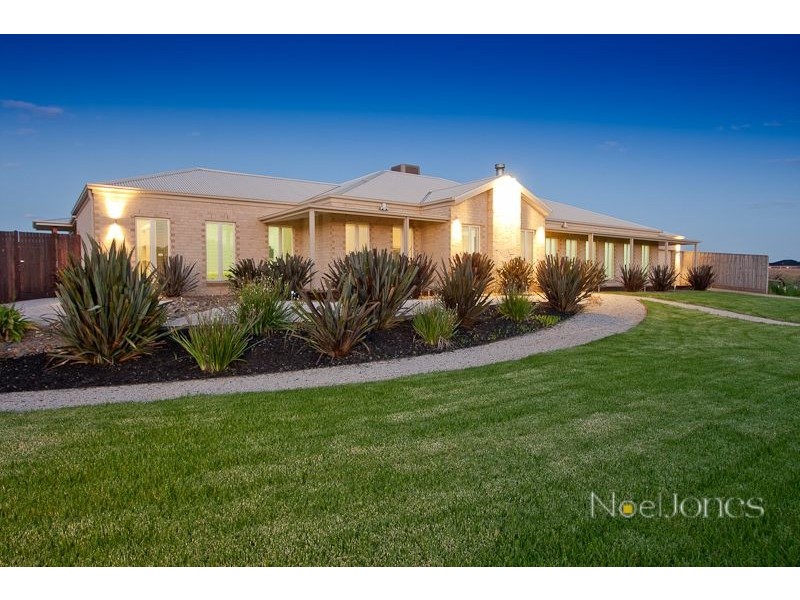 2 Parry Drive, Narre Warren VIC 3805