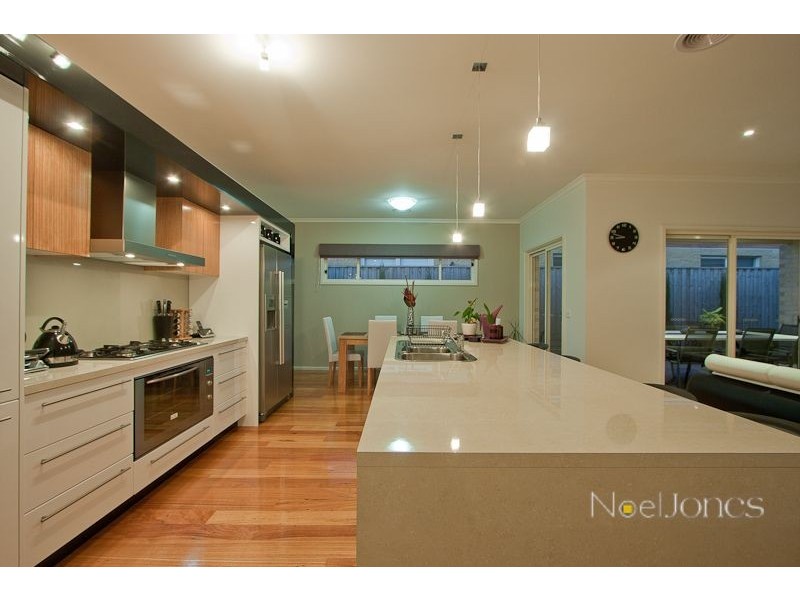 2 Parry Drive, Narre Warren VIC 3805