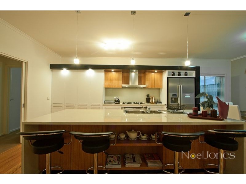 2 Parry Drive, Narre Warren VIC 3805