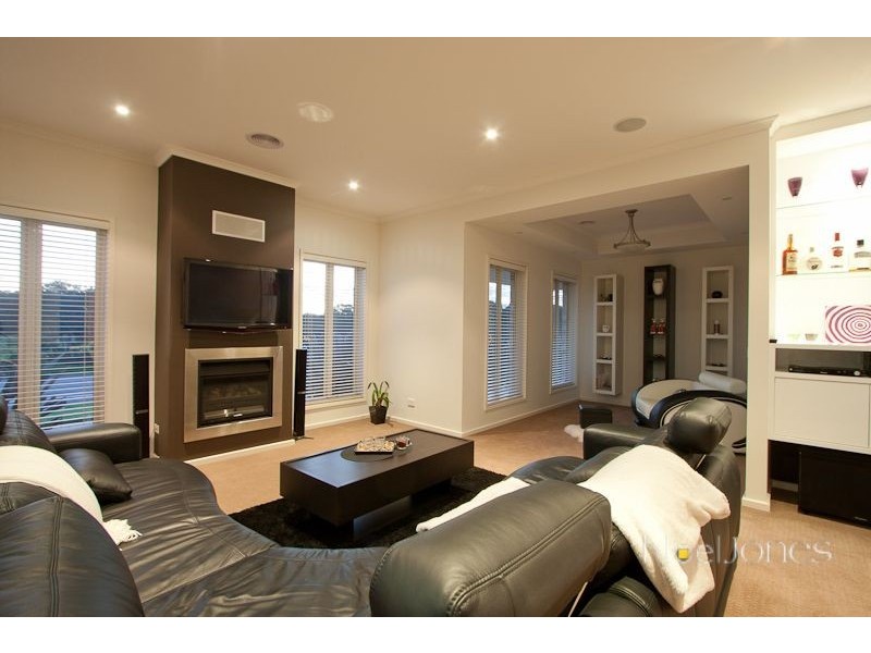 2 Parry Drive, Narre Warren VIC 3805