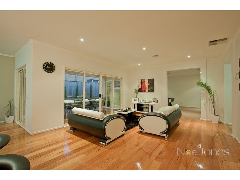 2 Parry Drive, Narre Warren VIC 3805