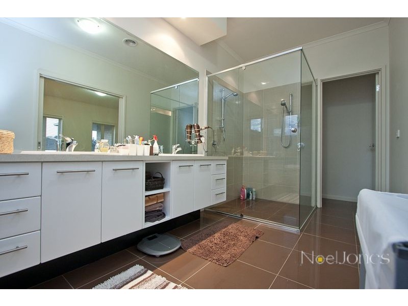 2 Parry Drive, Narre Warren VIC 3805