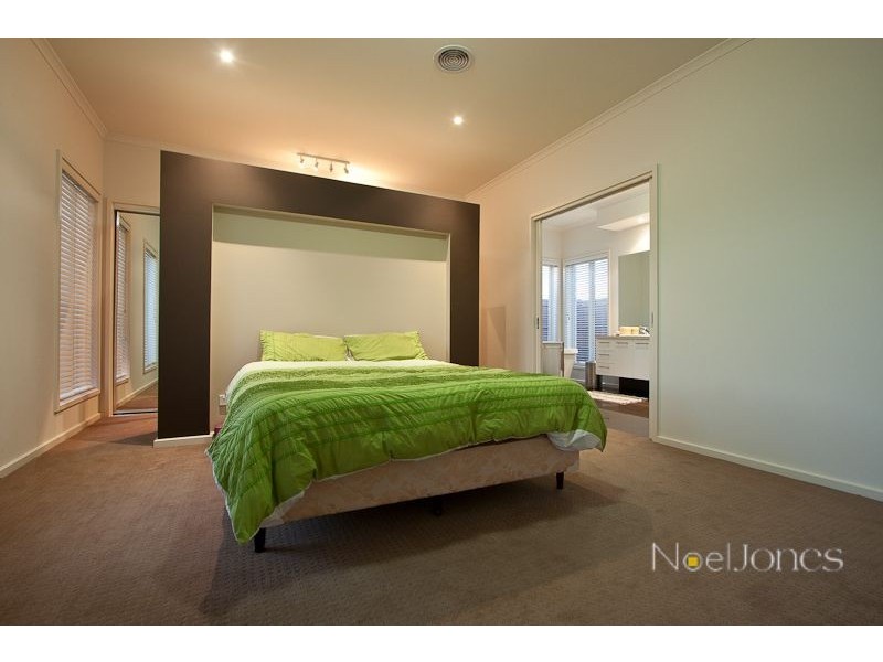 2 Parry Drive, Narre Warren VIC 3805