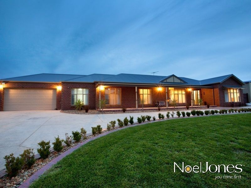 34 Holm Park Road, Beaconsfield VIC 3807