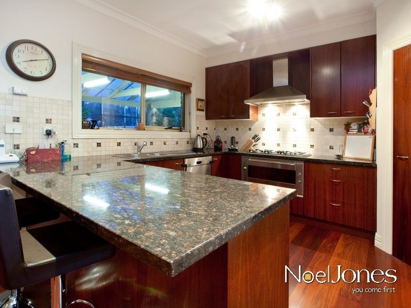 34 Holm Park Road, Beaconsfield VIC 3807