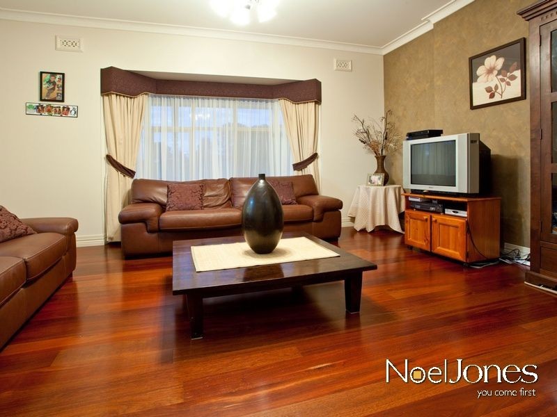 34 Holm Park Road, Beaconsfield VIC 3807