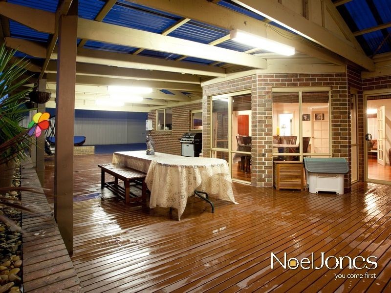 34 Holm Park Road, Beaconsfield VIC 3807