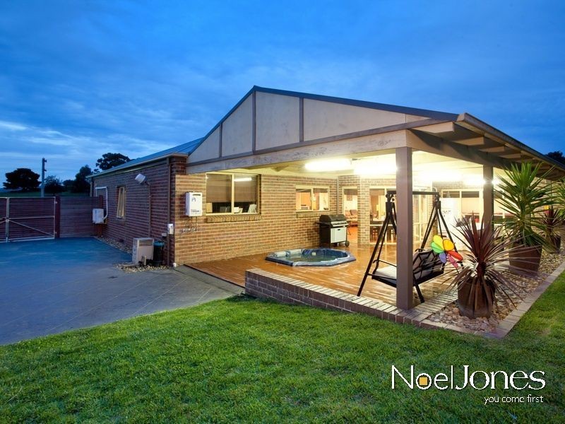 34 Holm Park Road, Beaconsfield VIC 3807