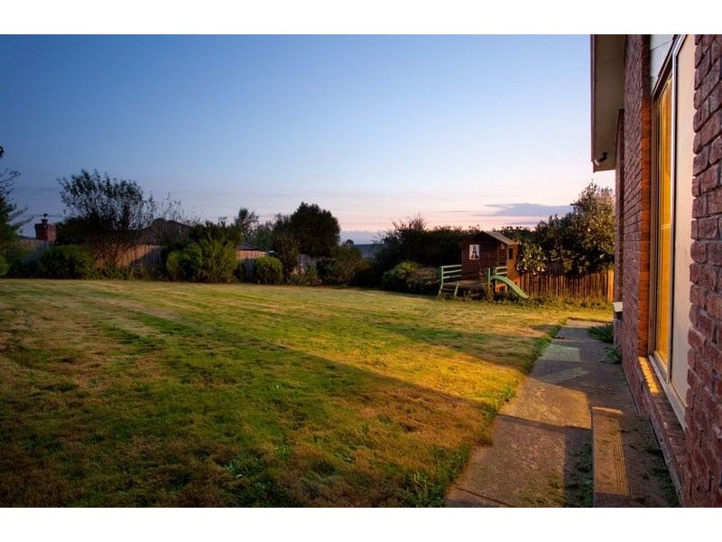 88 Avebury Drive, Berwick VIC 3806