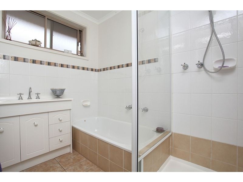 2 Insignia Crescent, Berwick VIC 3806