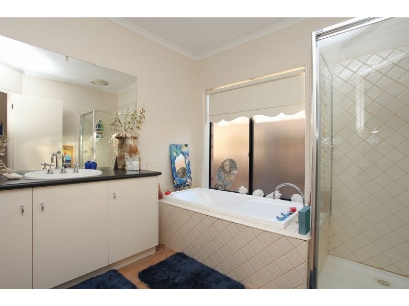 18 Beauford Avenue, Narre Warren South VIC 3805