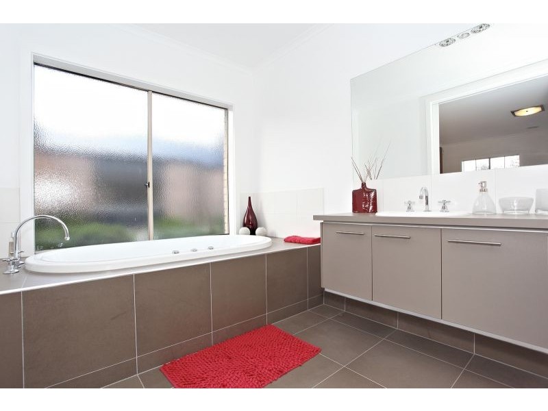 5 Parry Drive, Narre Warren VIC 3805