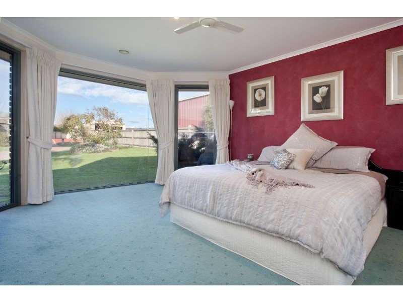 2 Autumndale Court, Narre Warren North VIC 3804
