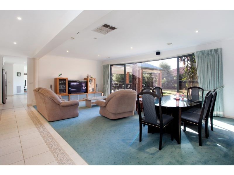 2 Autumndale Court, Narre Warren North VIC 3804