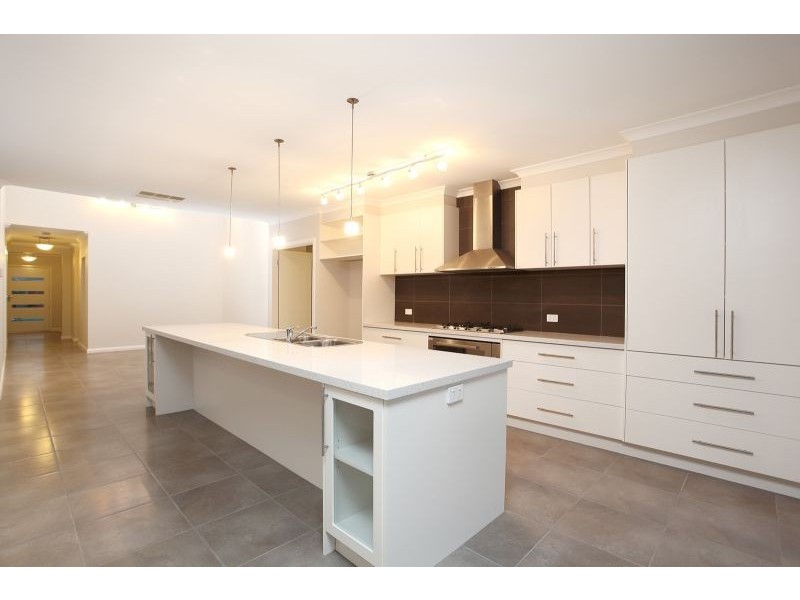 24 Carbine way, Lyndhurst VIC 3975