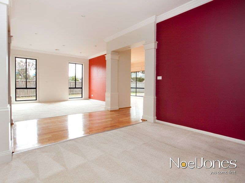 4 McKern Place, Lynbrook VIC 3975