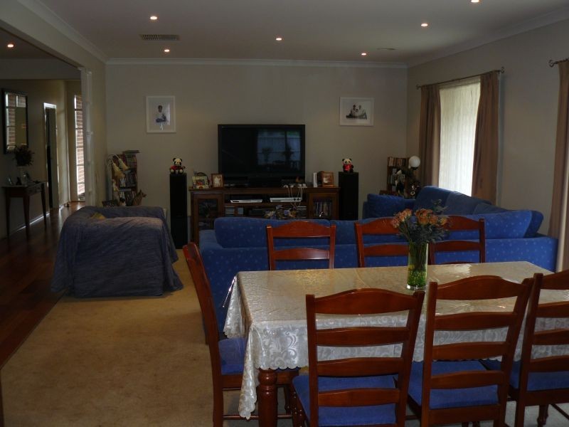 12 Monarch Road, Berwick VIC 3806