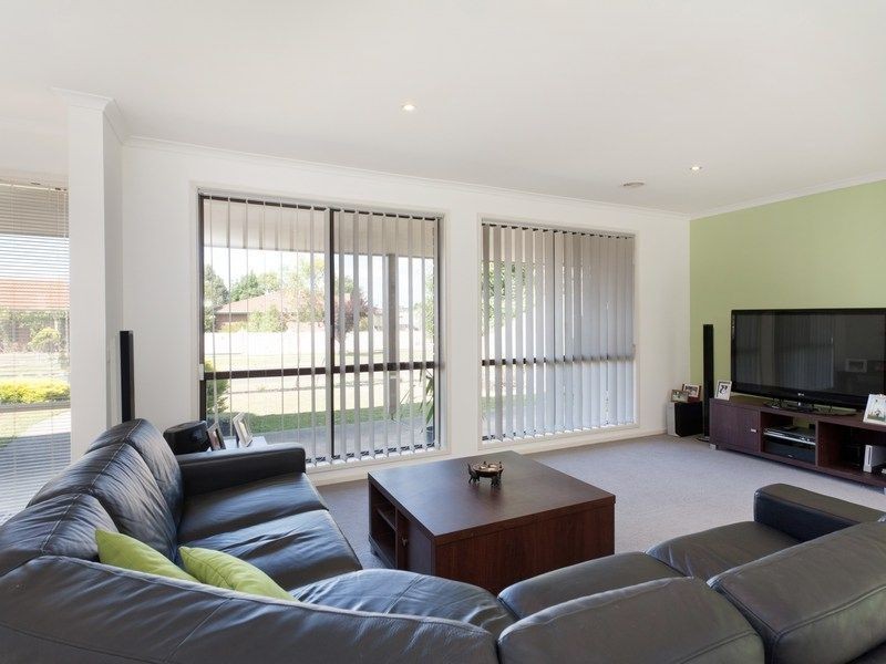34 Strong Drive, Hampton Park VIC 3976