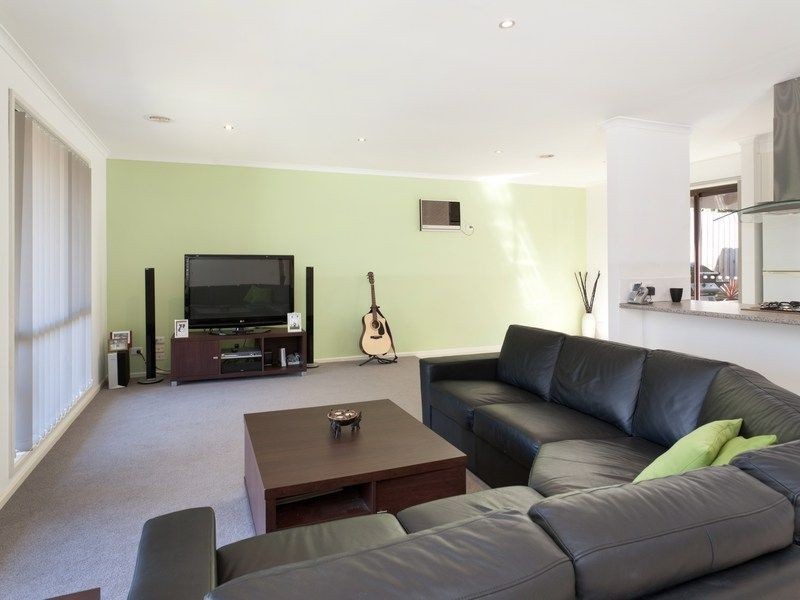 34 Strong Drive, Hampton Park VIC 3976