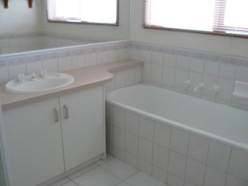 18 Strathaird Drive, Narre Warren South VIC 3805