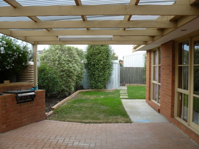 18 Strathaird Drive, Narre Warren South VIC 3805