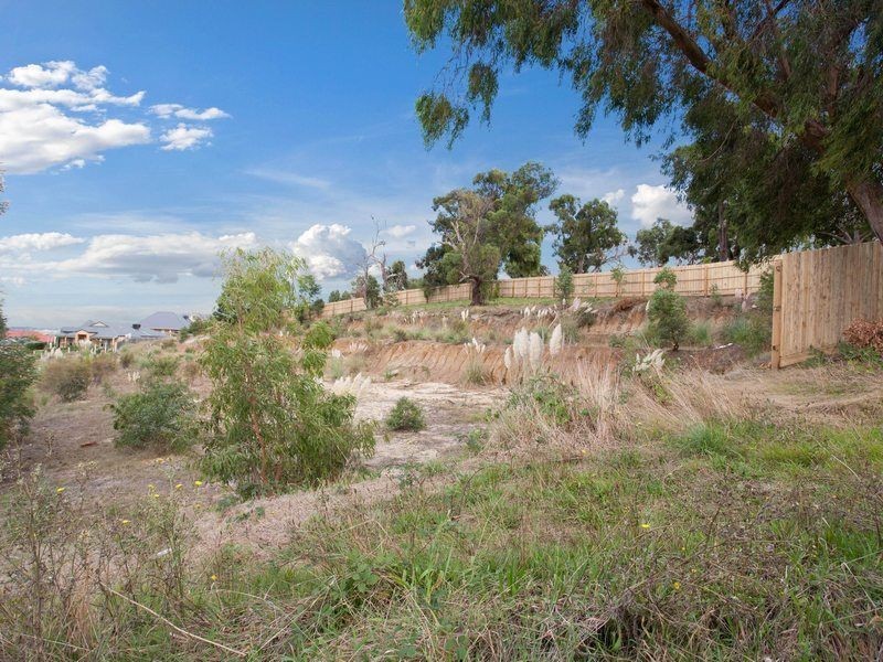 9s Hyland Court, Berwick VIC 3806