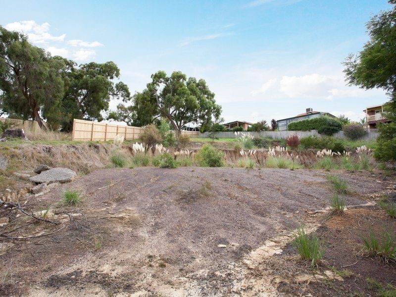9s Hyland Court, Berwick VIC 3806