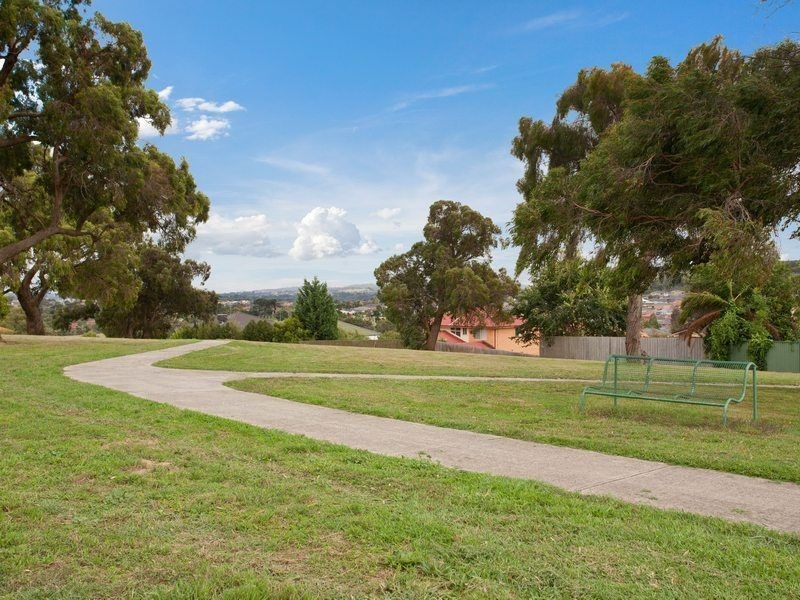 9s Hyland Court, Berwick VIC 3806