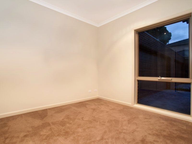 Unit 2/8 Gamble Avenue, Berwick VIC 3806