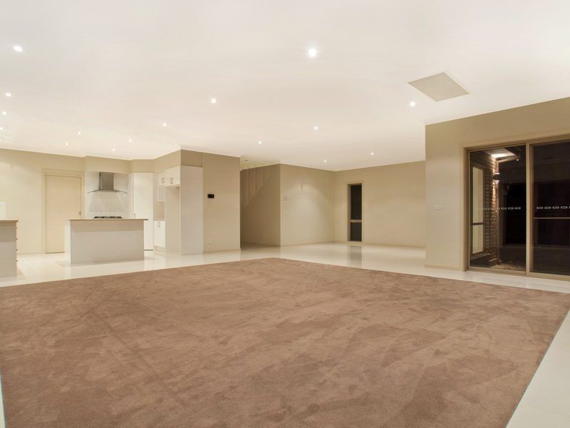 Unit 2/8 Gamble Avenue, Berwick VIC 3806