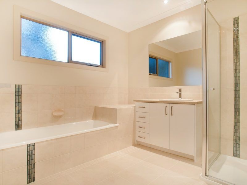 Unit 2/8 Gamble Avenue, Berwick VIC 3806