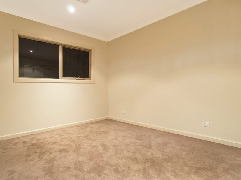 Unit 2/8 Gamble Avenue, Berwick VIC 3806