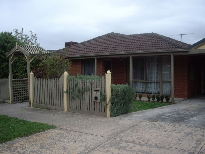 5 Feldspar Court, Narre Warren VIC 3805