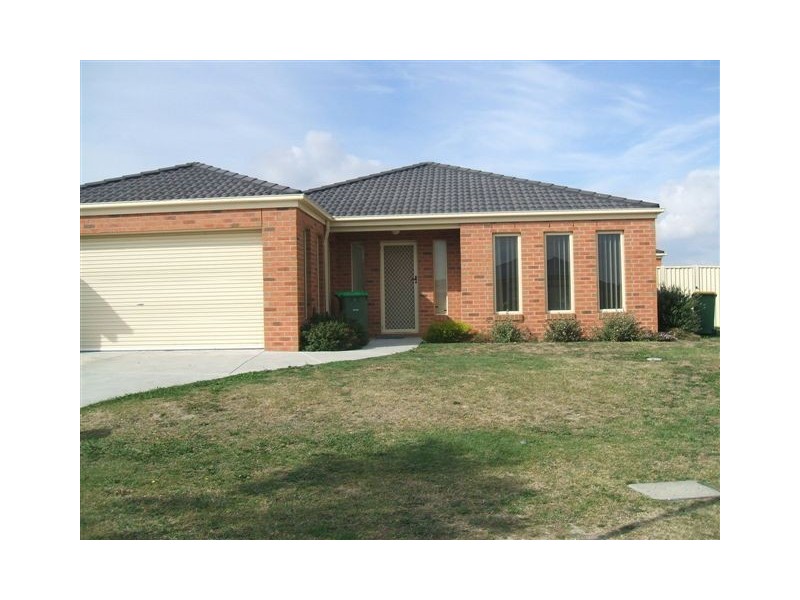 2 Iris Place, Pakenham VIC 3810