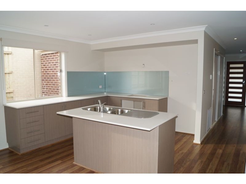 330 Shakespeare Drive, Officer VIC 3809