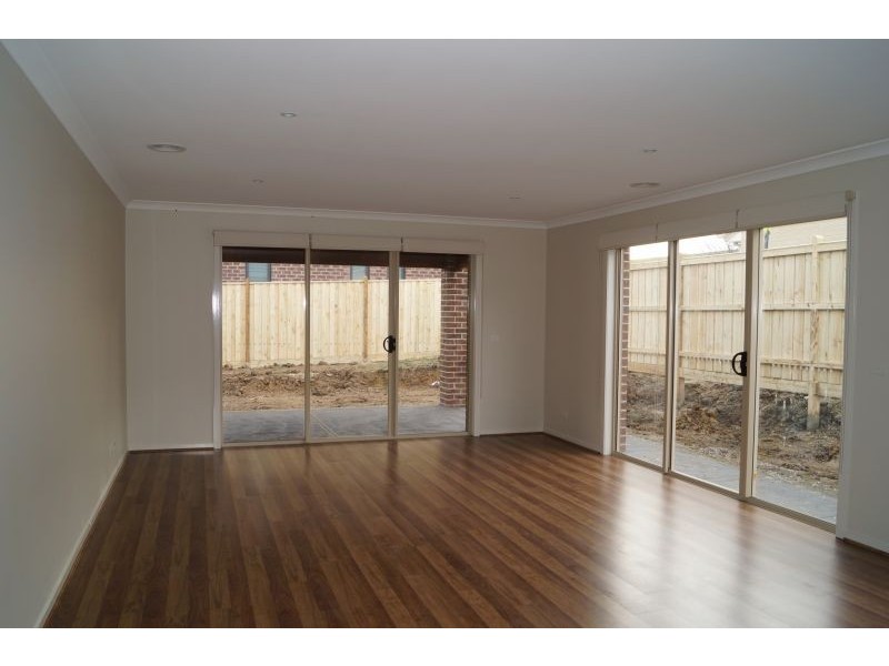 330 Shakespeare Drive, Officer VIC 3809