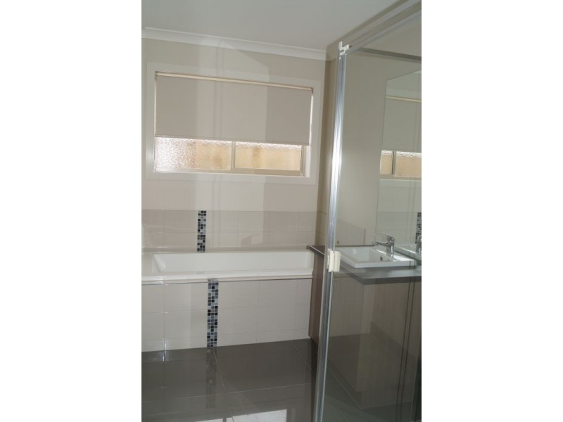 330 Shakespeare Drive, Officer VIC 3809