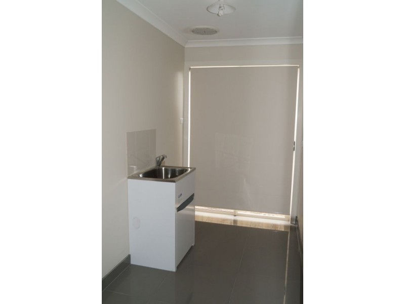 330 Shakespeare Drive, Officer VIC 3809