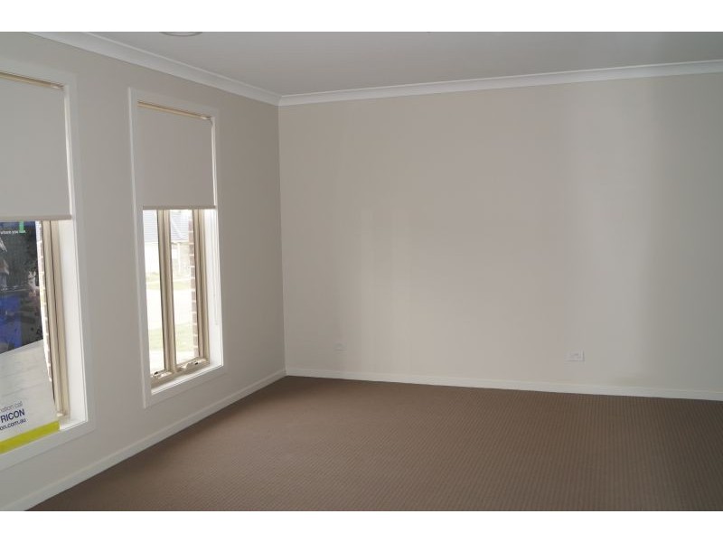 330 Shakespeare Drive, Officer VIC 3809