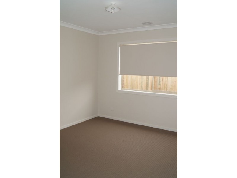 330 Shakespeare Drive, Officer VIC 3809