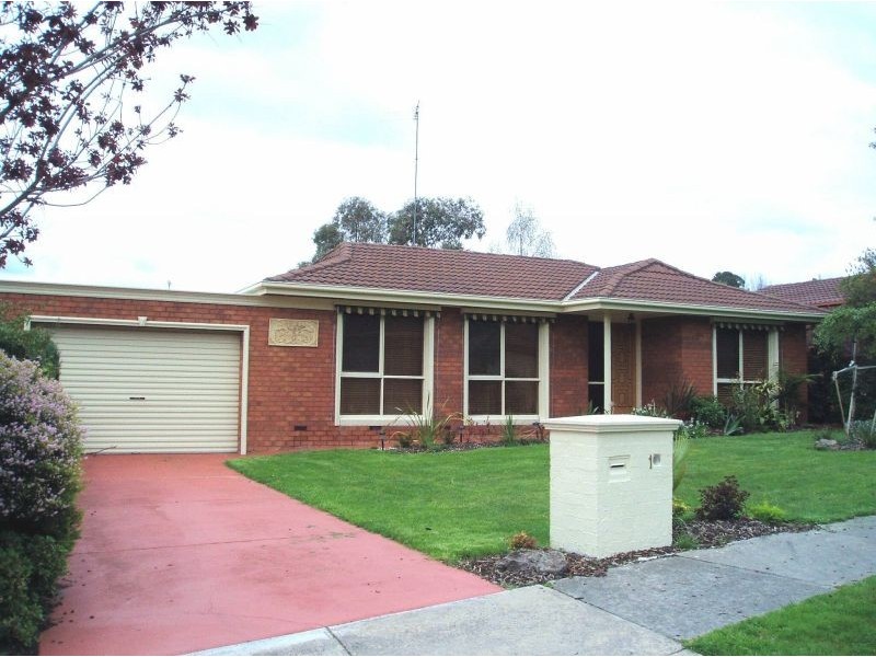 1 Reginald Close, Berwick VIC 3806